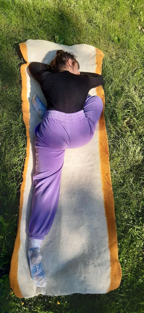 Natuurlijk_Mild Yoga mat onion yellow 100% Belgian wool.webp